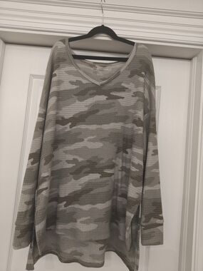 Cozy V-Neck Camo Thermal Tunic - Neutral Camo